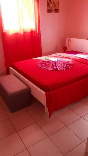 Appartement charmant à Sainte-Anne, 100 m² avec parking